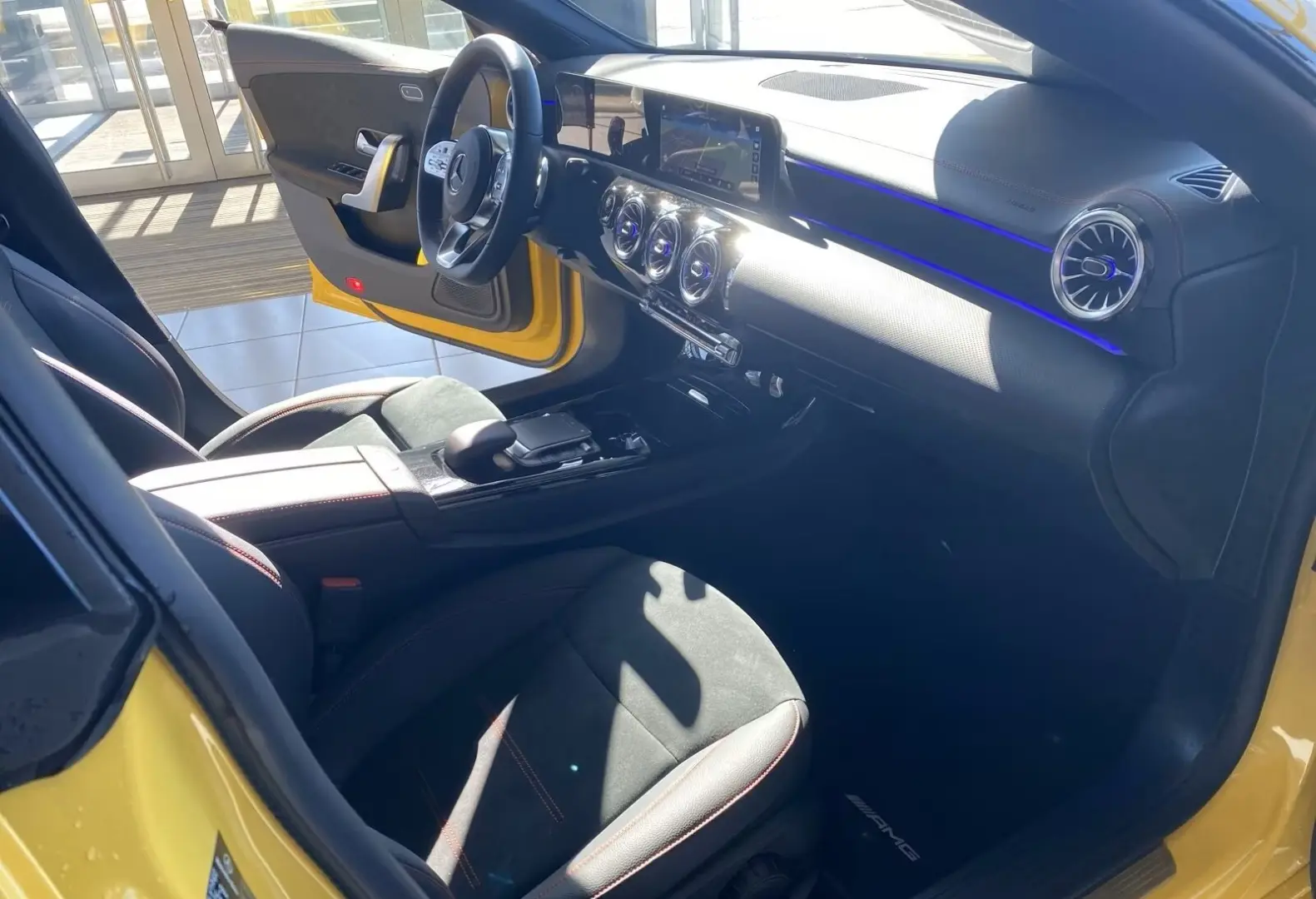 CLA 250 AMG AHK MBUX Multib. 19  Kamera Night