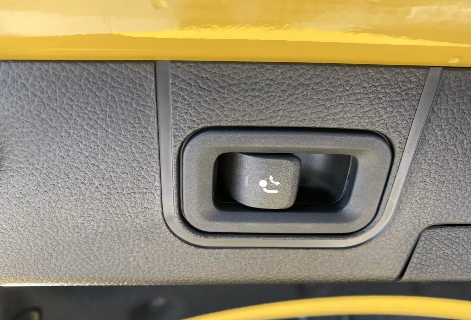 CLA 250 AMG AHK MBUX Multib. 19  Kamera Night