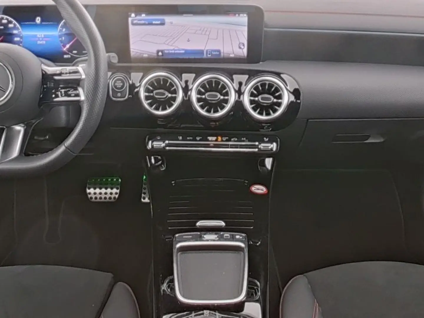 CLA 180 Coupé AMG KAMERA LED NAVI CARPLAY 18