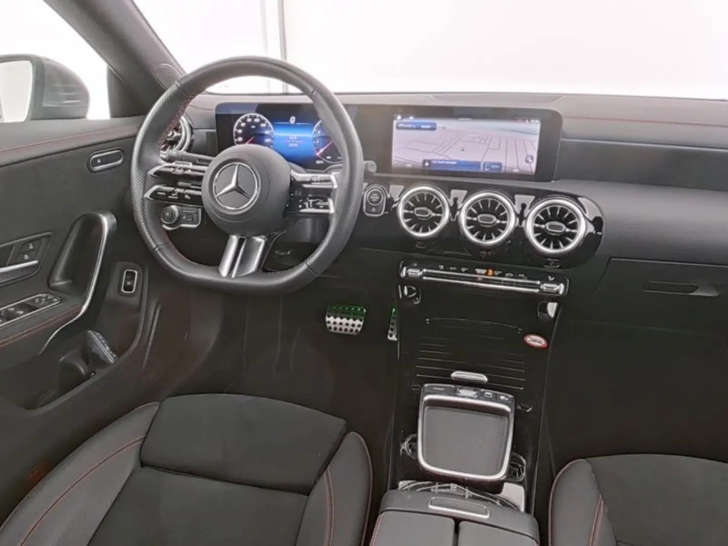 CLA 180 Coupé AMG KAMERA LED NAVI CARPLAY 18