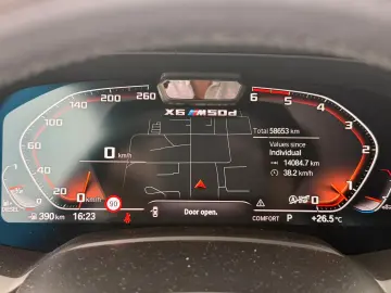 BMW X6 M50d - model 2020