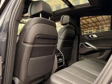 BMW X6 M50d - model 2020