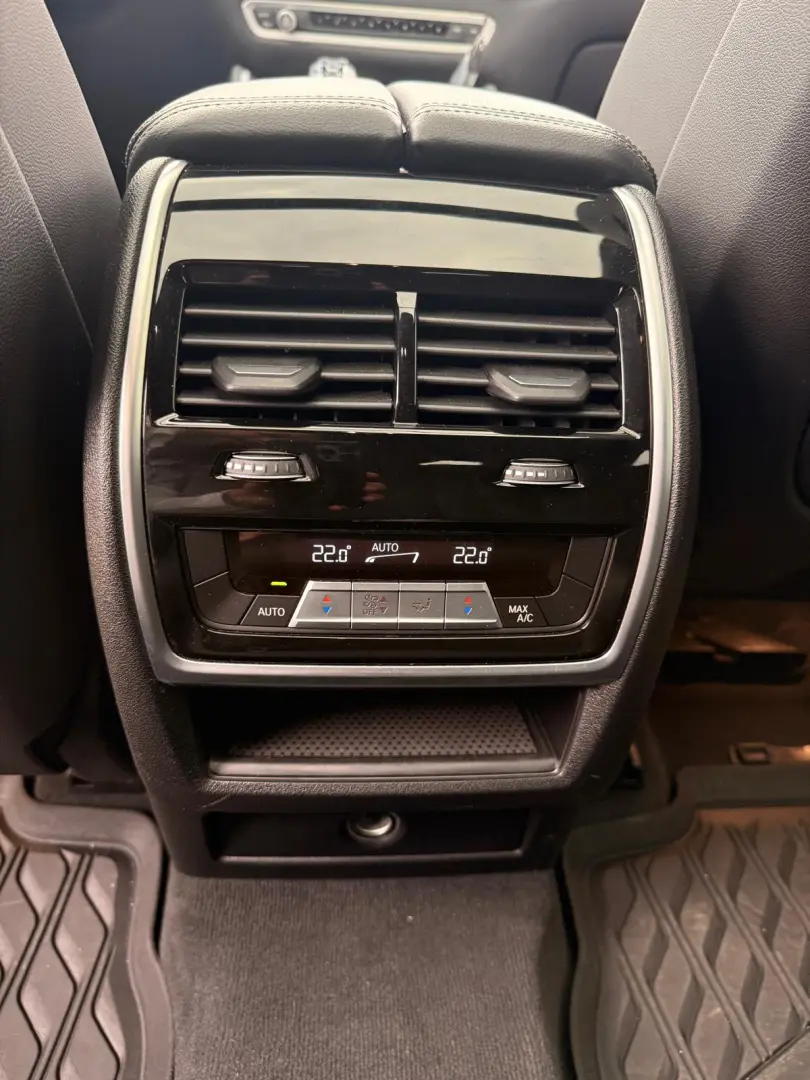 BMW X6 M50d - model 2020