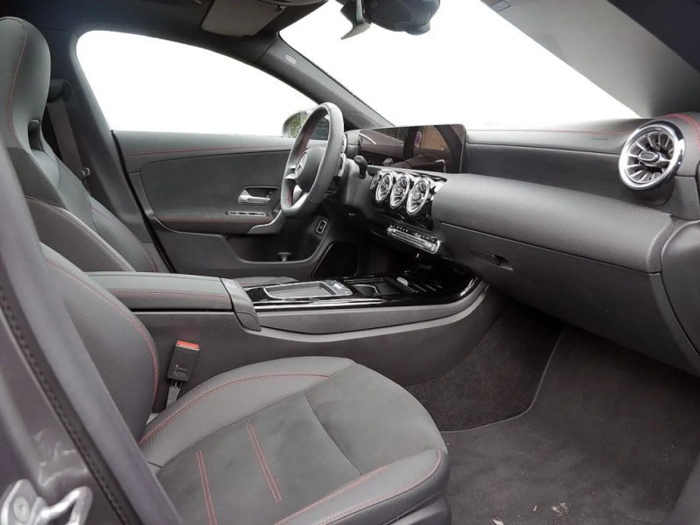 CLA 180 Coupé   AMG Night LED Cam Pano Spur Navi