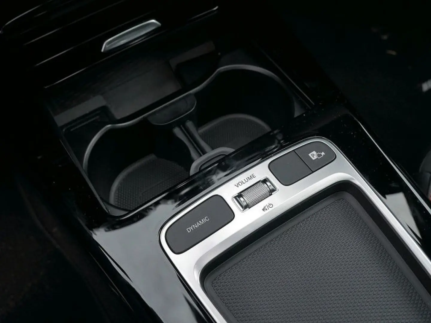 CLA 180 Coupé   AMG Night LED Cam Pano Spur Navi