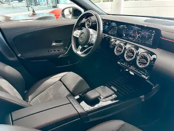 CLA 200 Coupé AMG Night Multib Pano AHK Kamera