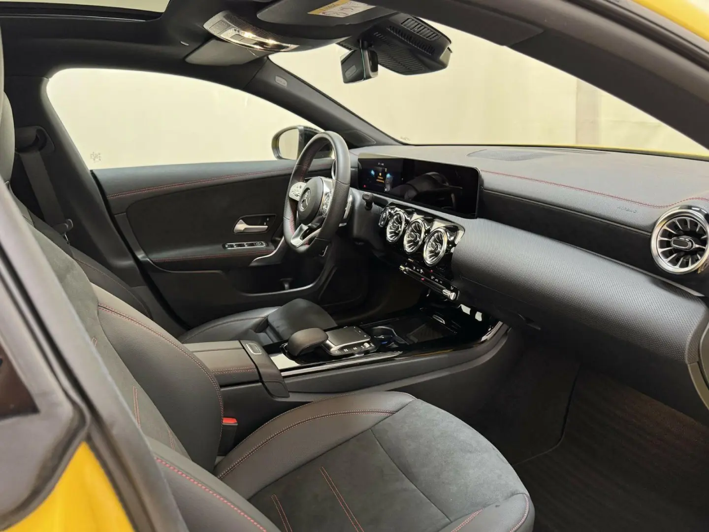 CLA 200 AMG NIGHT Pano AHK MULTIBEAM Ambientebel