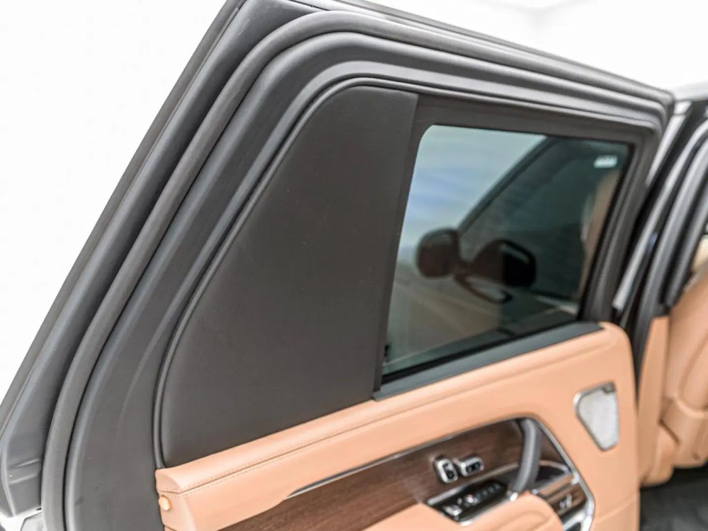 Range Rover P530 LWB ARMORED B6 Autobiography