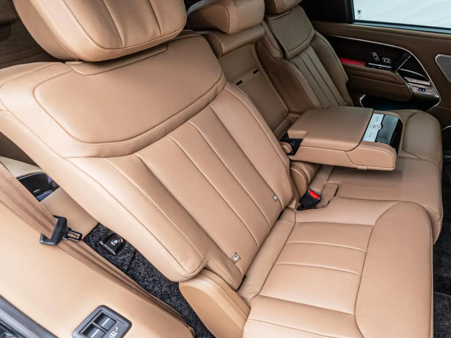 Range Rover P530 LWB ARMORED B6 Autobiography