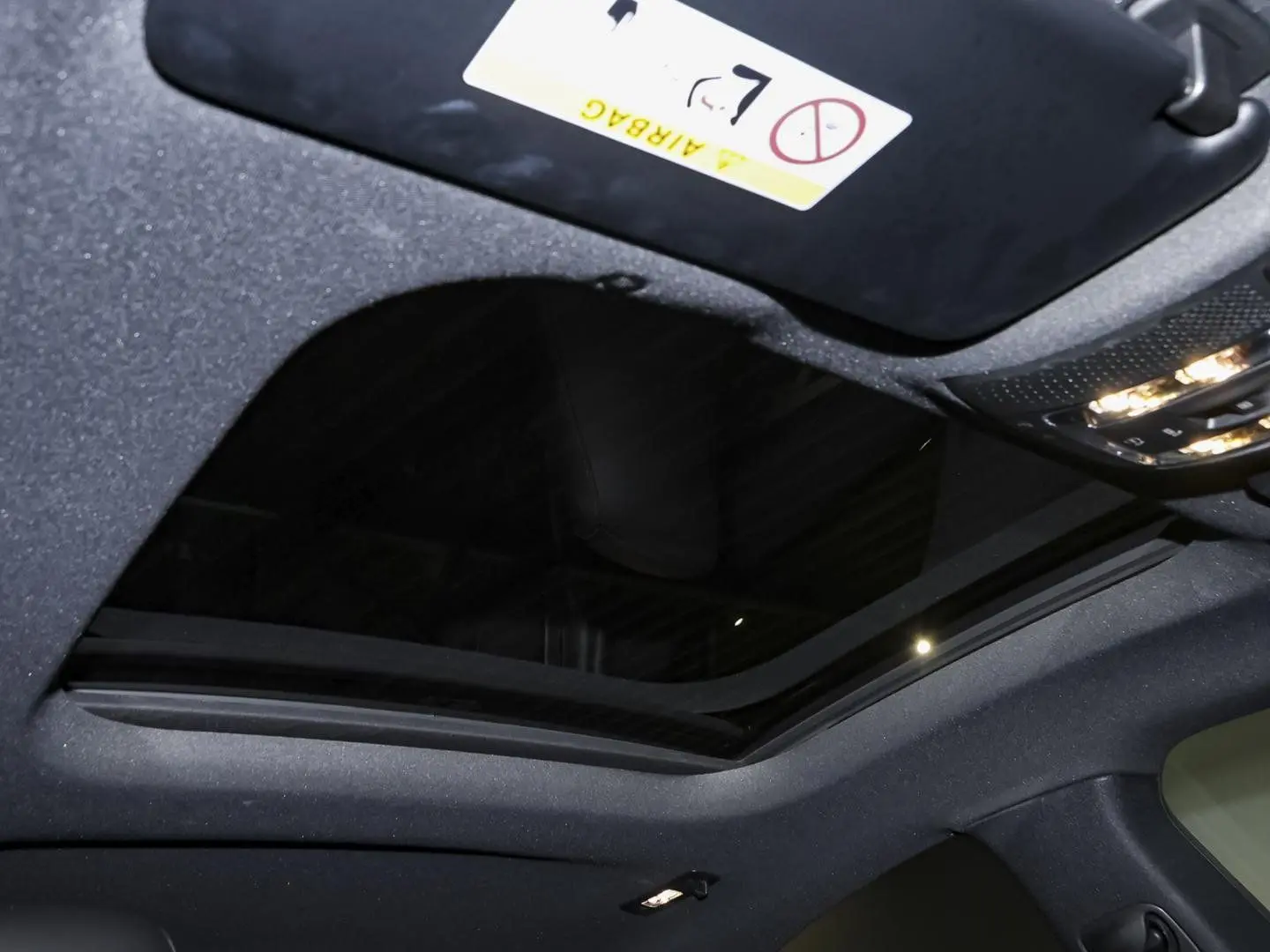 CLA 200 d Edition AMG Panorama Multibeam Ambient