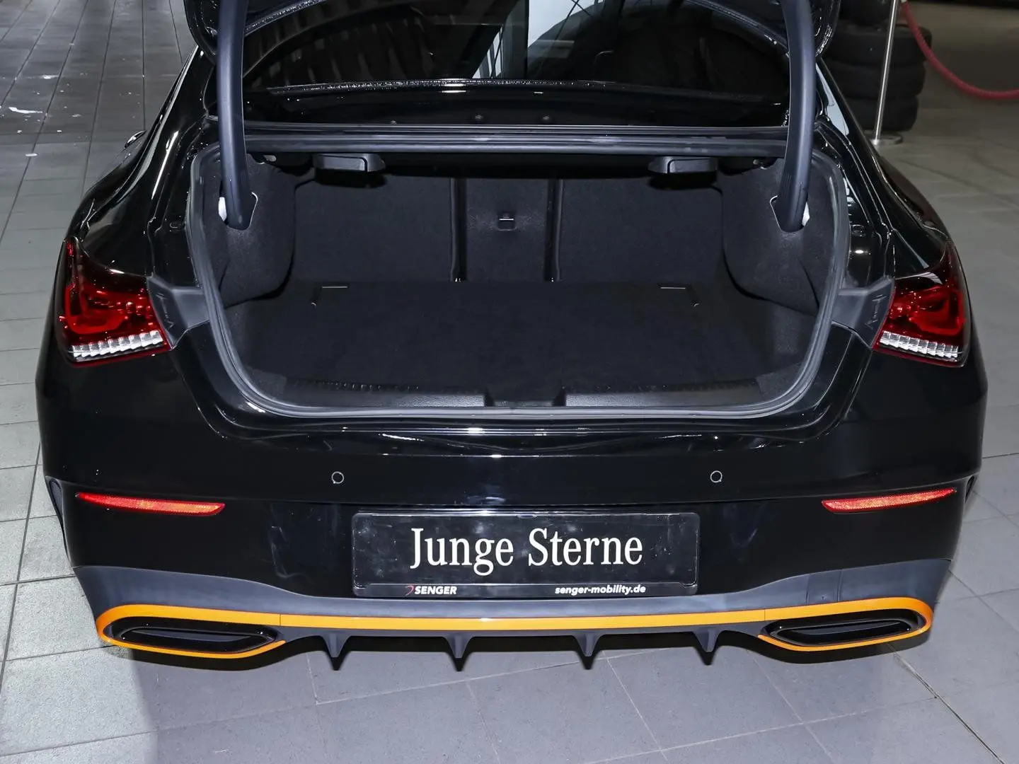 CLA 200 d Edition AMG Panorama Multibeam Ambient