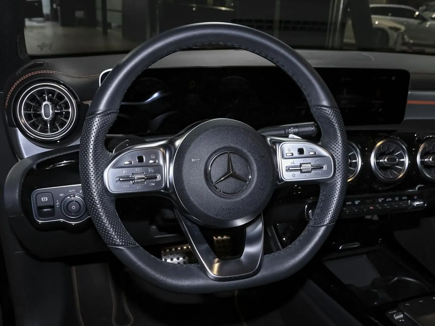 CLA 200 d Edition AMG Panorama Multibeam Ambient