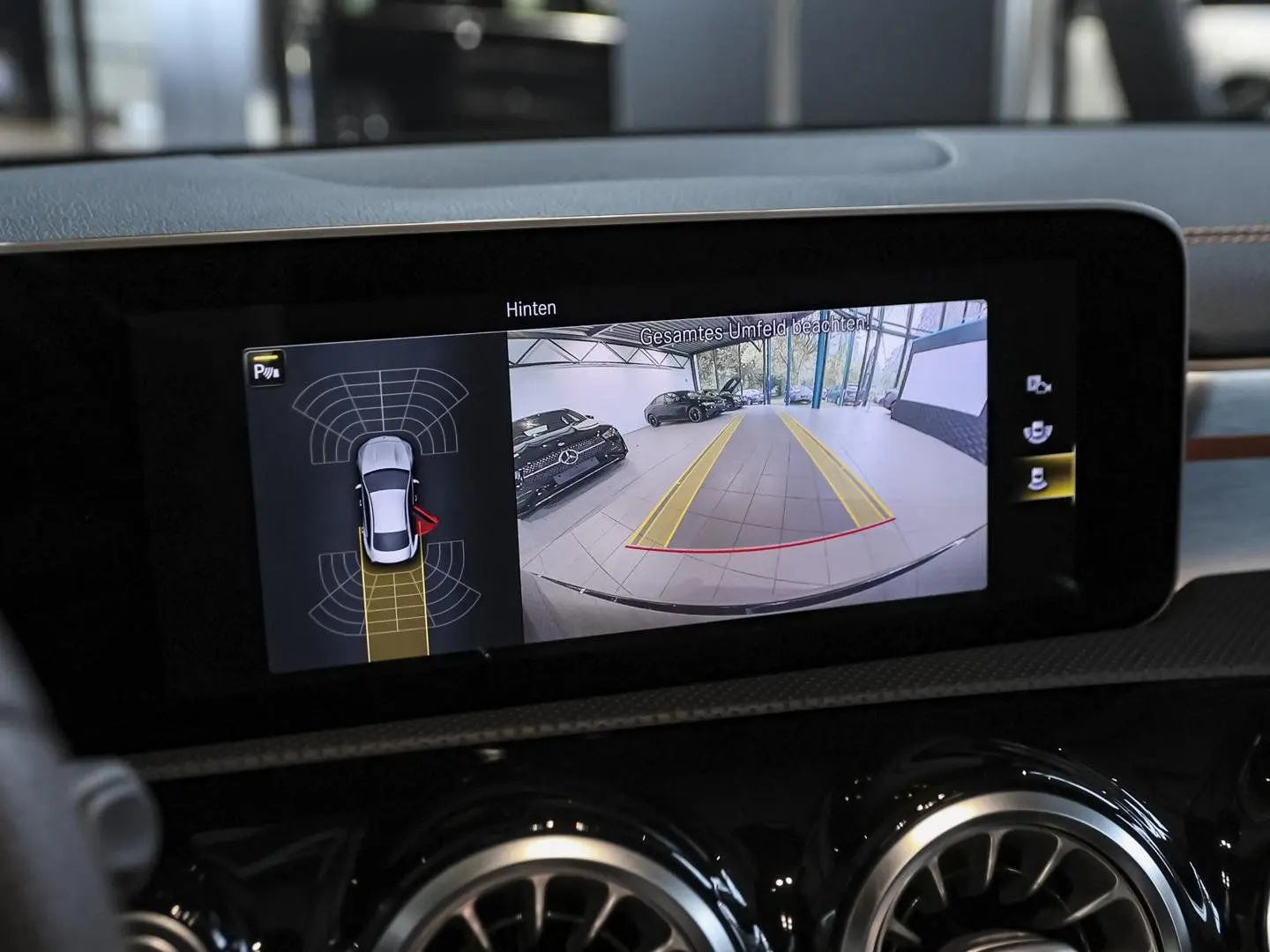 CLA 200 d Edition AMG Panorama Multibeam Ambient