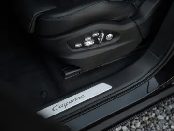 Cayenne E-Hy SportDesign HUD ACC 22 SpoAbg eAHK