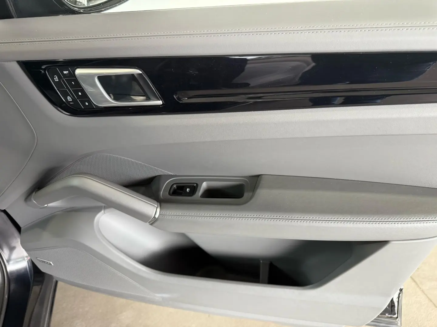 Cayenne Coupe E-Hybrid AHK PANO HUD BOSE 360KAM