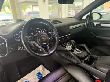 Cayenne Coupe Platinum Edition 1.Hand Approved