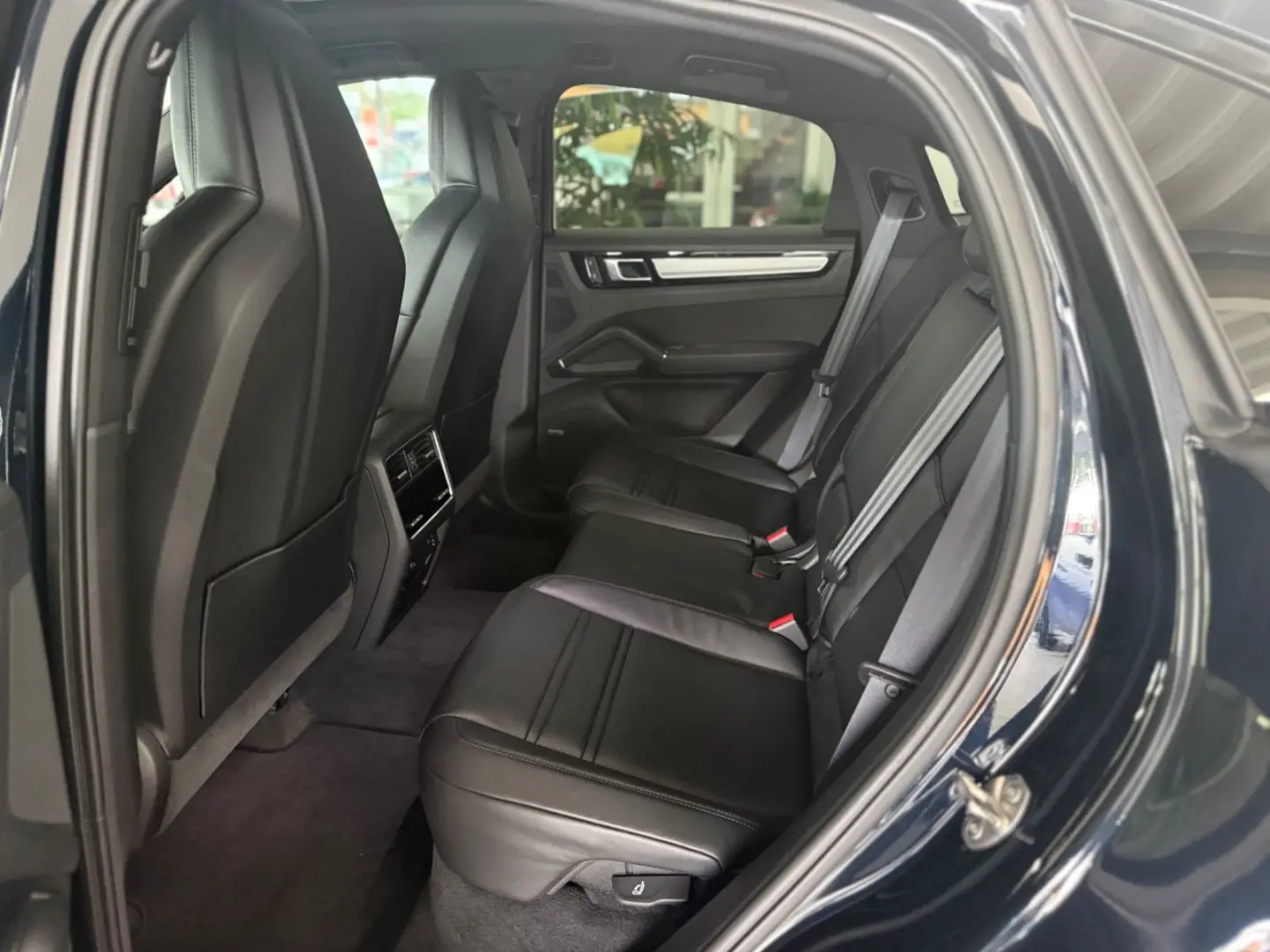 Cayenne Coupe Platinum Edition 1.Hand Approved