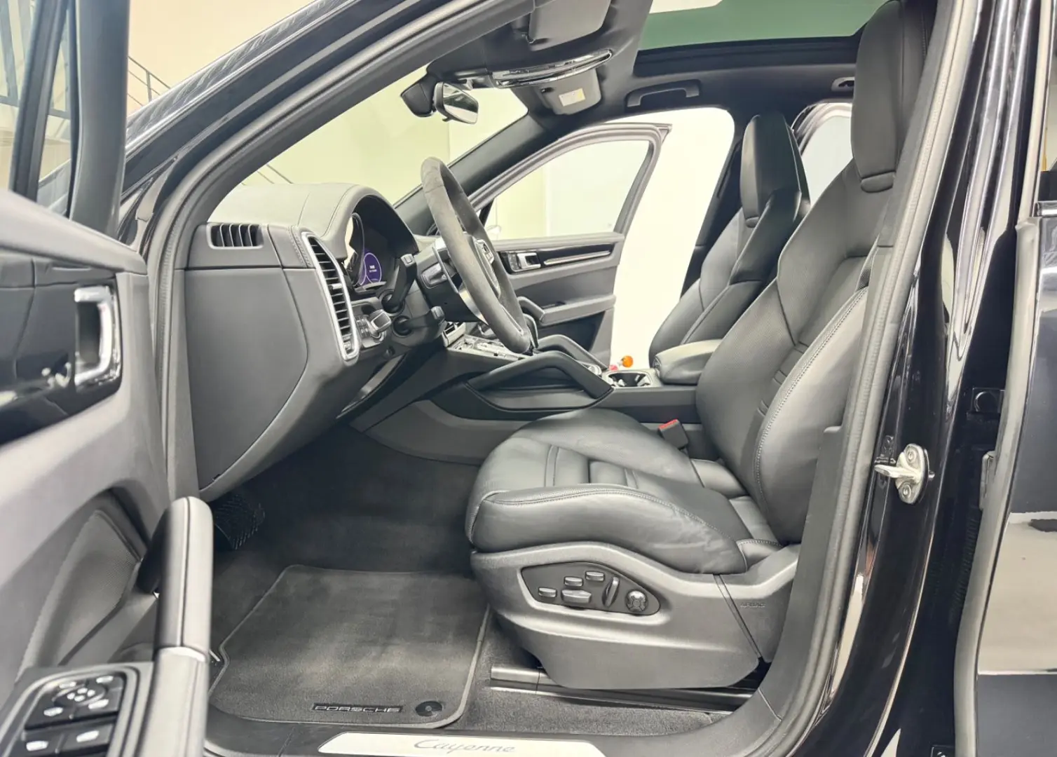 Cayenne Hybrid SportDesign Headup Pano Sitzluft