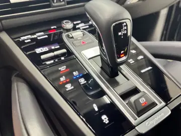 Cayenne Hybrid SportDesign Headup Pano Sitzluft