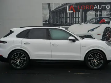 Cayenne E-Hybrid HAL AHK Pano Sitzbelüftung