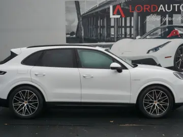 Cayenne E-Hybrid HAL AHK Pano Sitzbelüftung