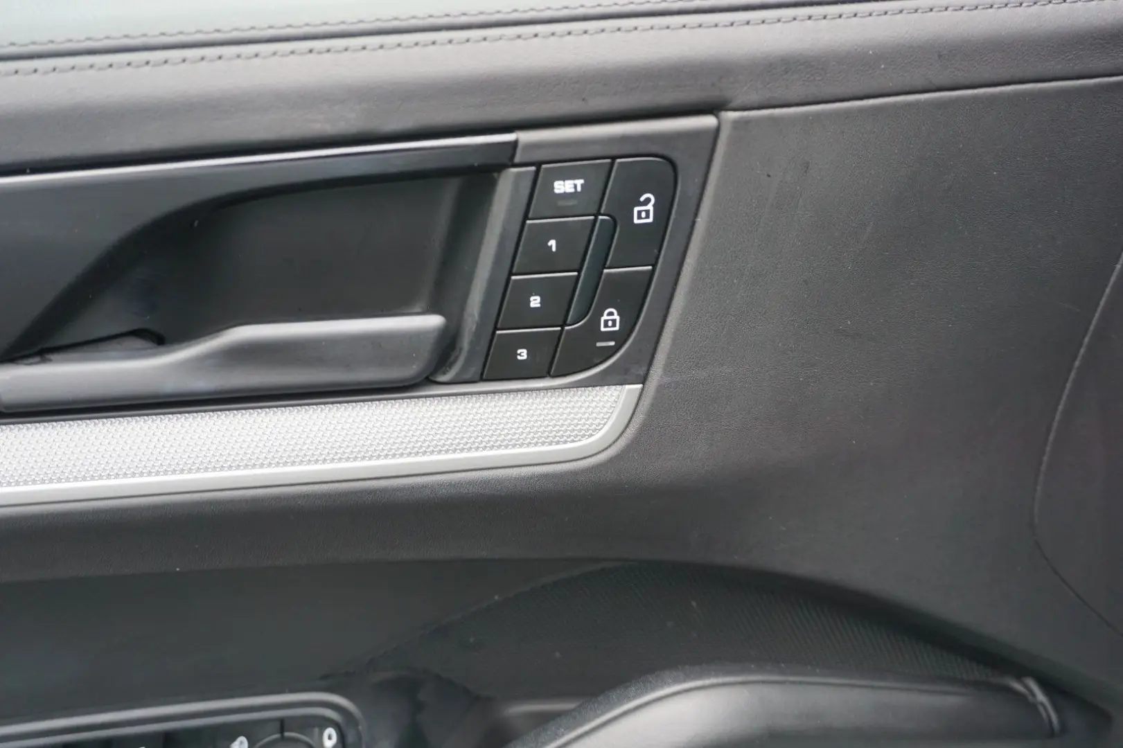 Cayenne E-Hybrid HAL AHK Pano Sitzbelüftung