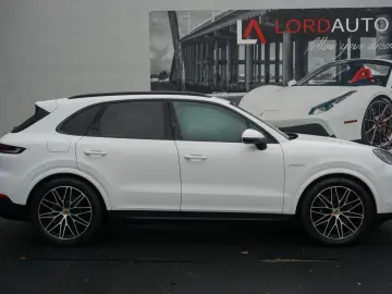 Cayenne E-Hybrid HAL AHK Pano Sitzbelüftung