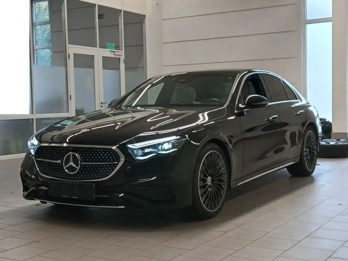 E 200 AMG Advanced PANO MBUX Superscreen Leder