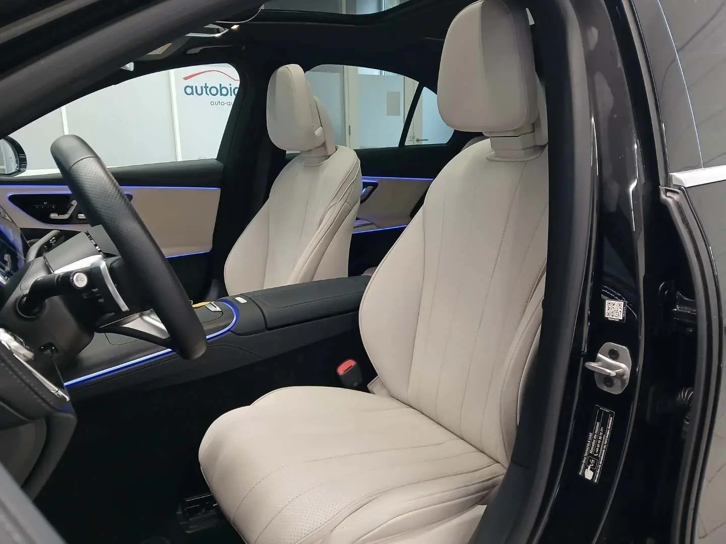 E 200 AMG Advanced PANO MBUX Superscreen Leder