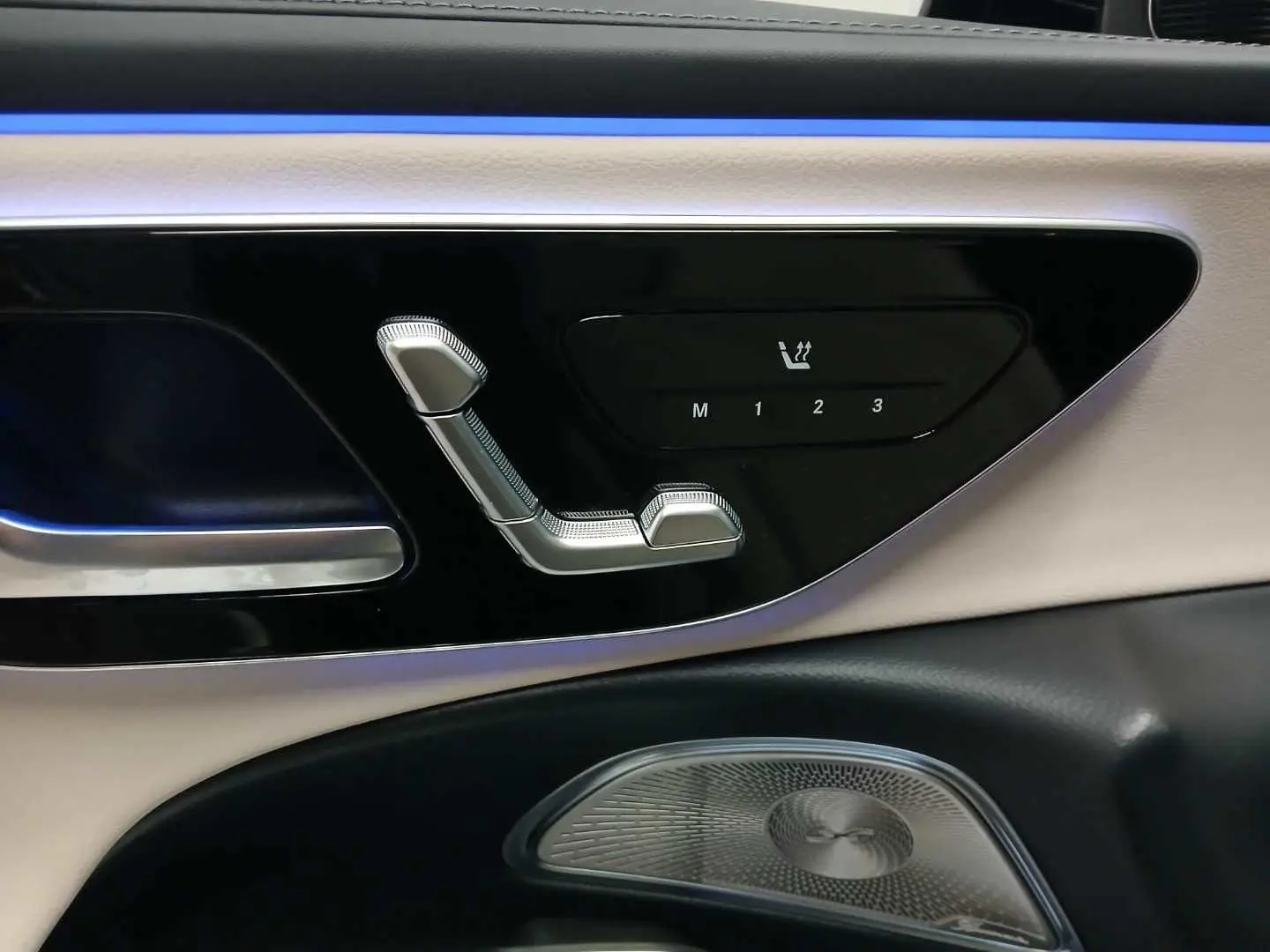 E 200 AMG Advanced PANO MBUX Superscreen Leder