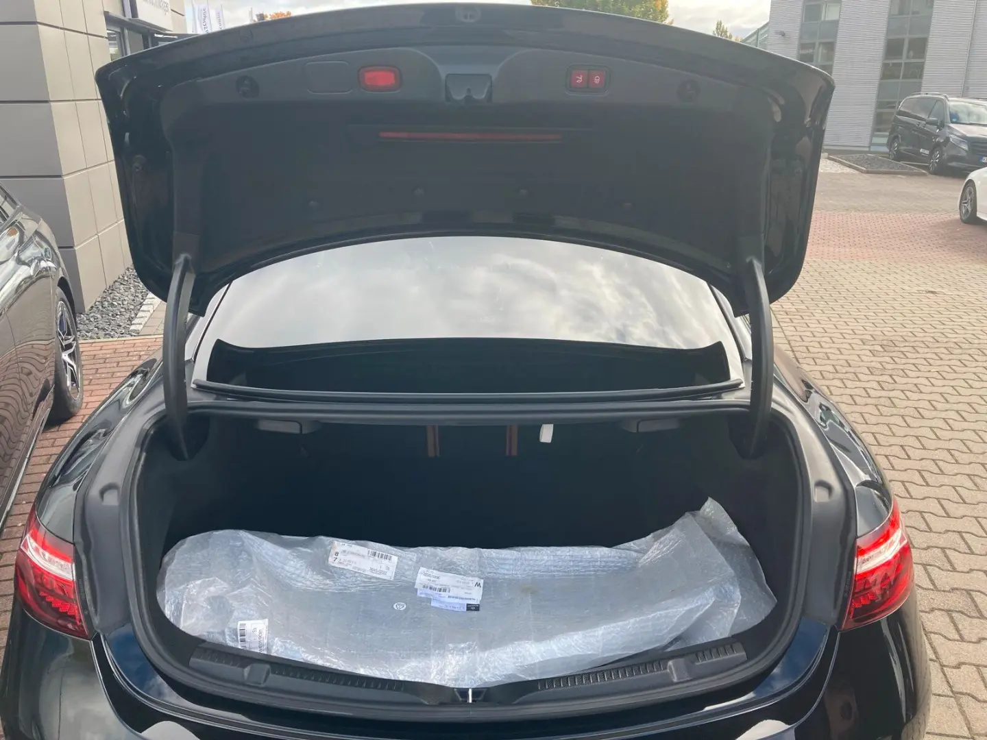 E 300 AMG Line Multib Spur Pano Leder 360 K HUD