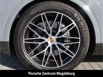 Cayenne E-Hybrid PANO PASM BOSE HD-MATRIX INNO