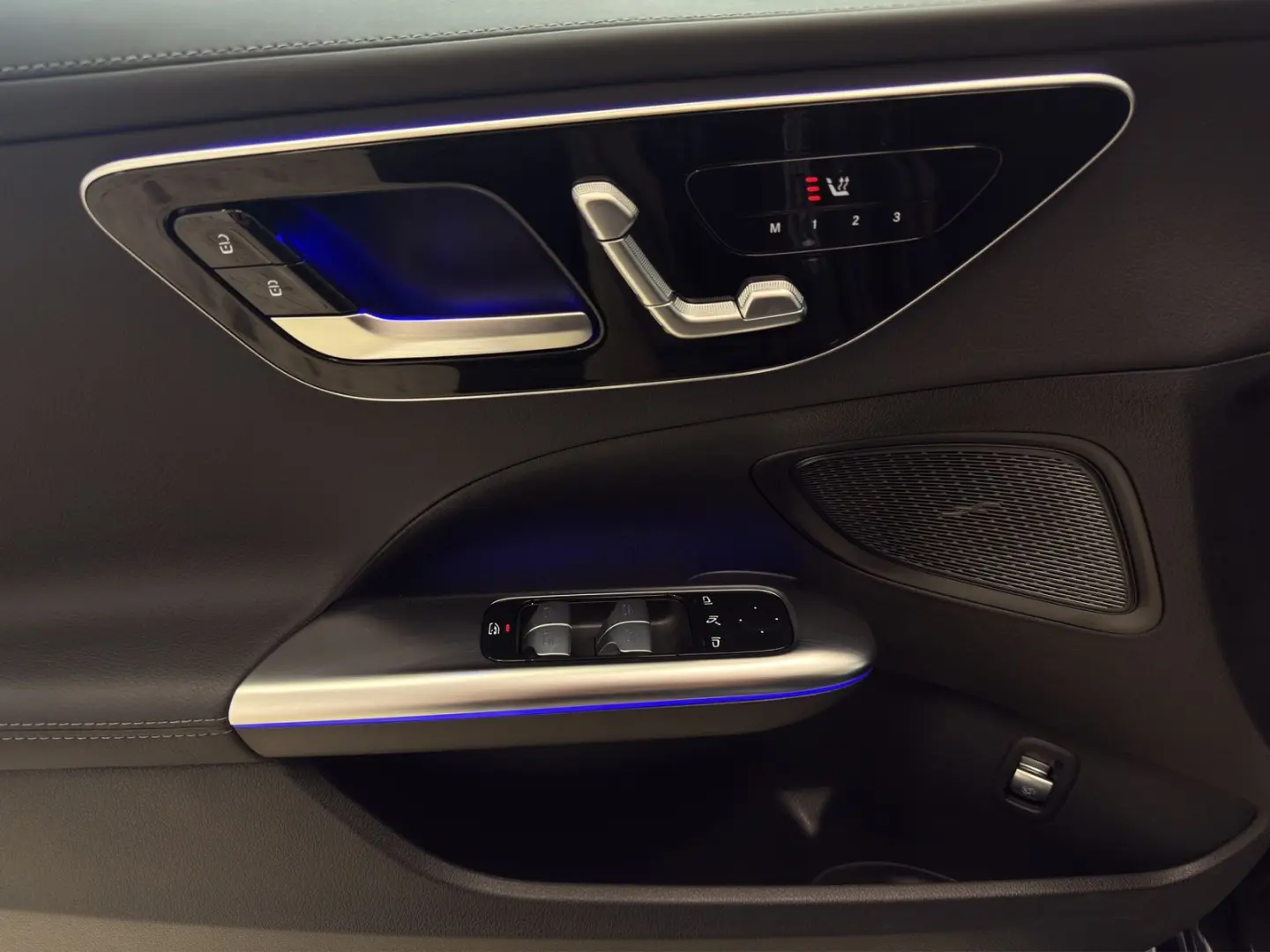 C 300 d AMG-PLUS 19  AHK NIGHT KeylessGO WinterP