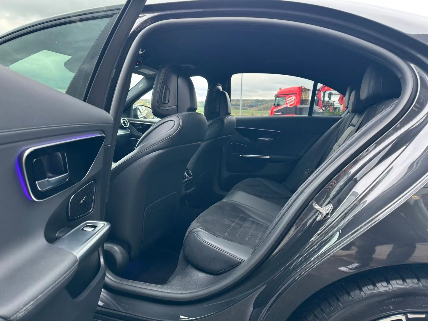 C 300d AMG AHK RFK Ambiente Night SportfahrW