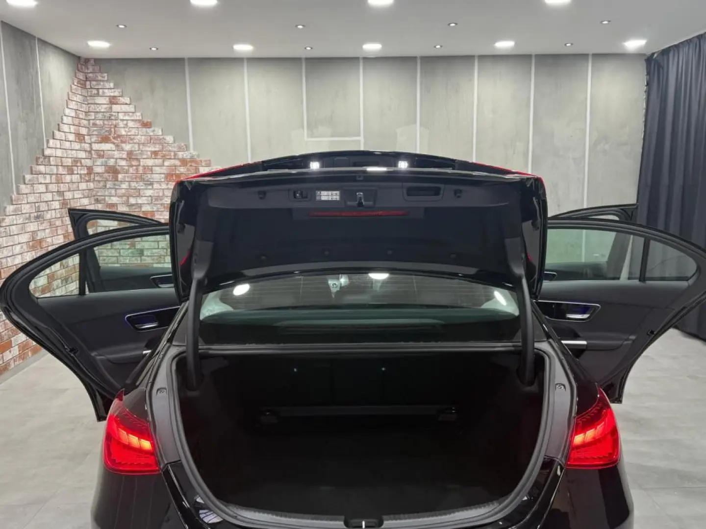 C 220 d Limousine 9G-Tronic Navi Leder LED AHK