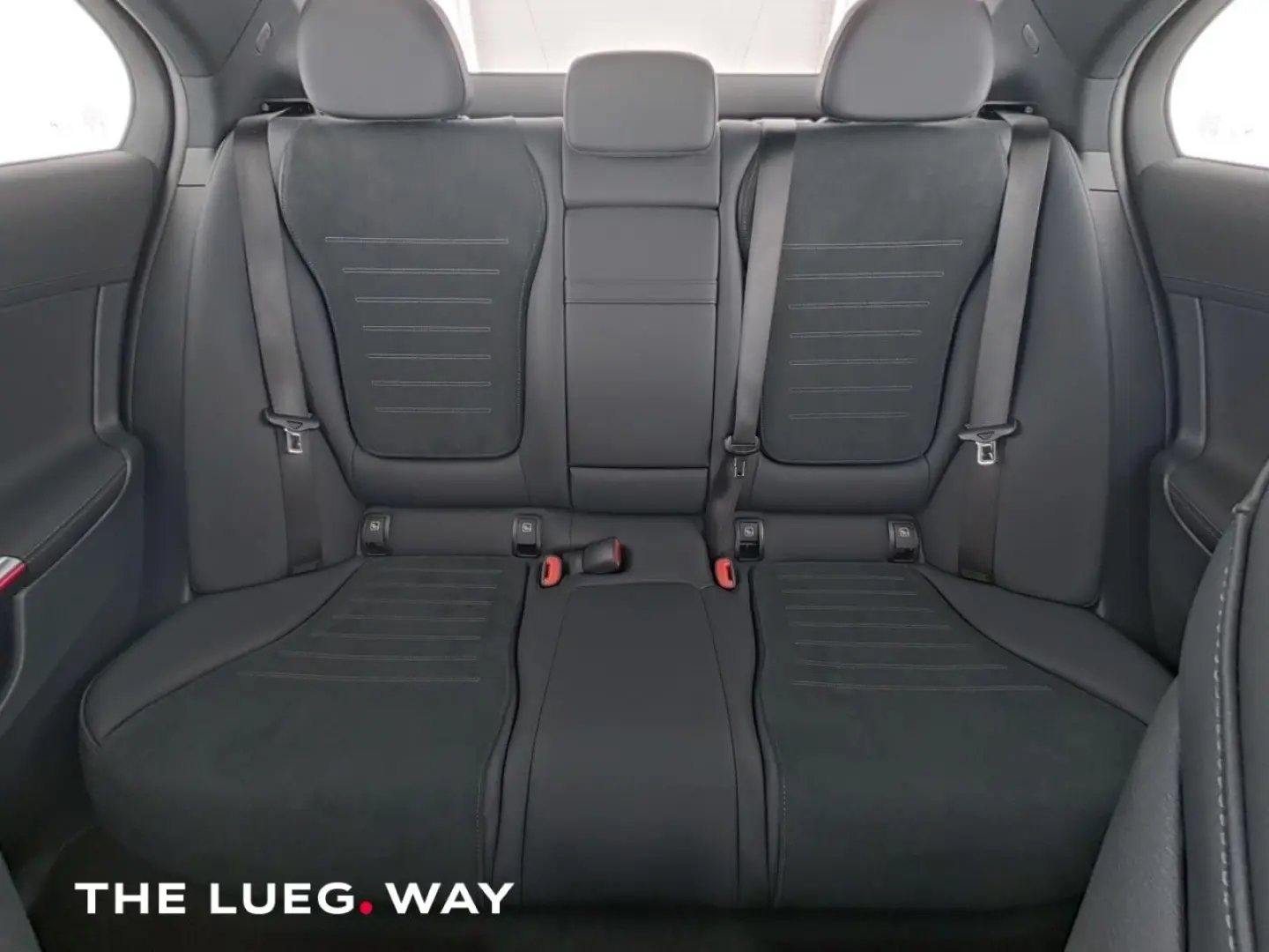 C 220 d AMG MBUX DLight AHK KeylGo Amb 360  19''