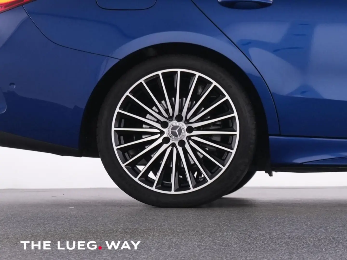 C 220 d AMG MBUX DLight AHK KeylGo Amb 360  19''