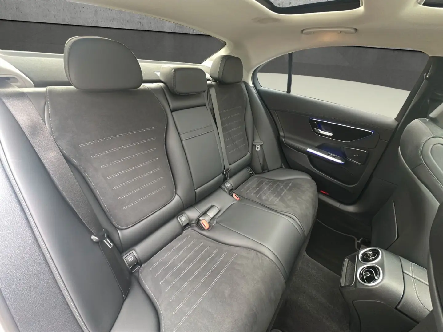 C 300 4M AMG Line MBEAM Pano 360 AHK Night P.DTR