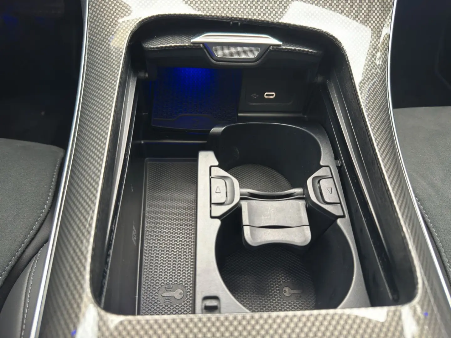 C 300 4M AMG Line MBEAM Pano 360 AHK Night P.DTR