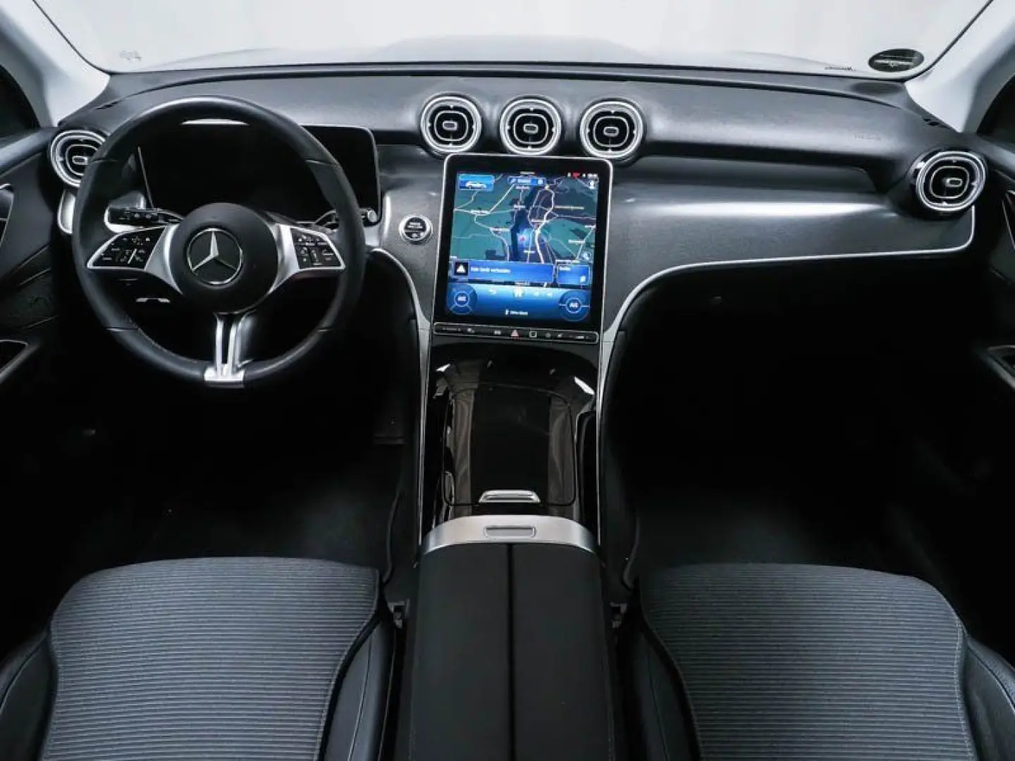 GLC 220 d 4M AVANTGARDE ADV PLUS  AHK PANO WI-PA