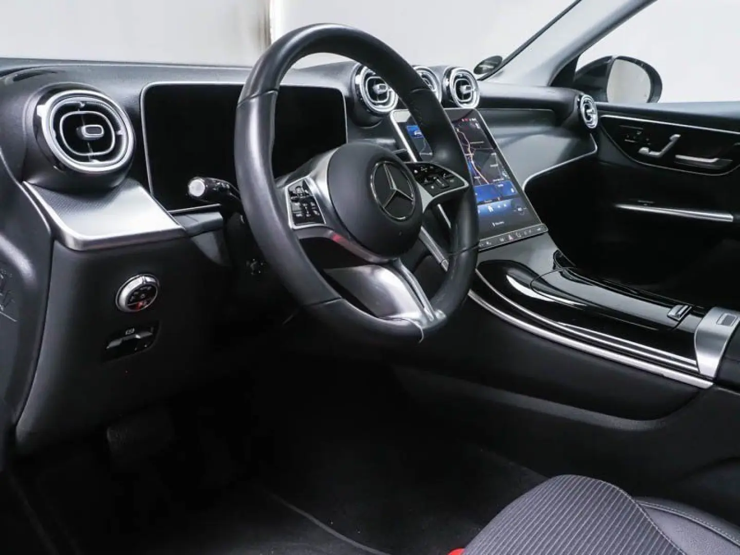 GLC 220 d 4M AVANTGARDE ADV PLUS  AHK PANO WI-PA