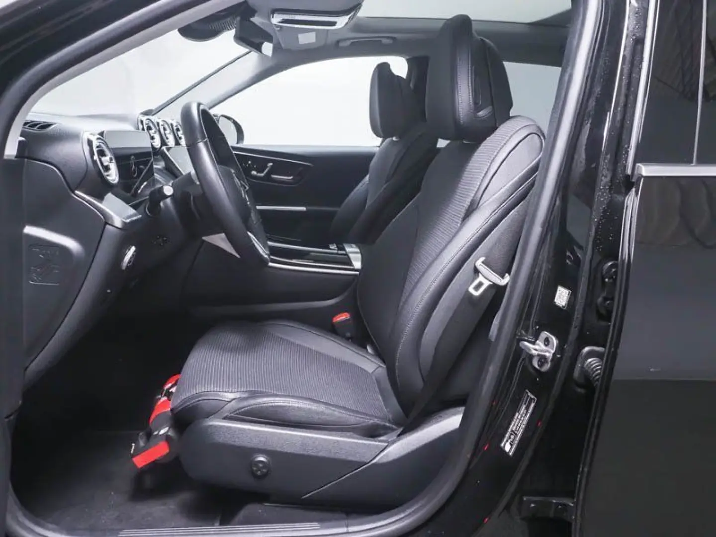 GLC 220 d 4M AVANTGARDE ADV PLUS  AHK PANO WI-PA