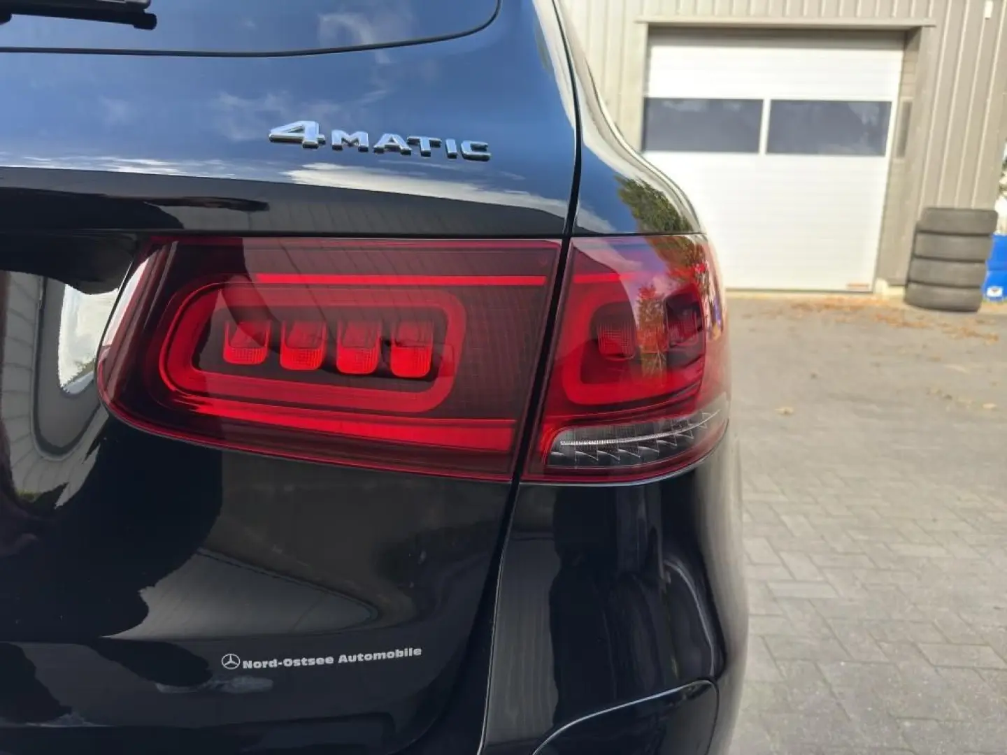 GLC 300 e 4M AMG PANO DISTRO AHK PDC LED KEYLESS