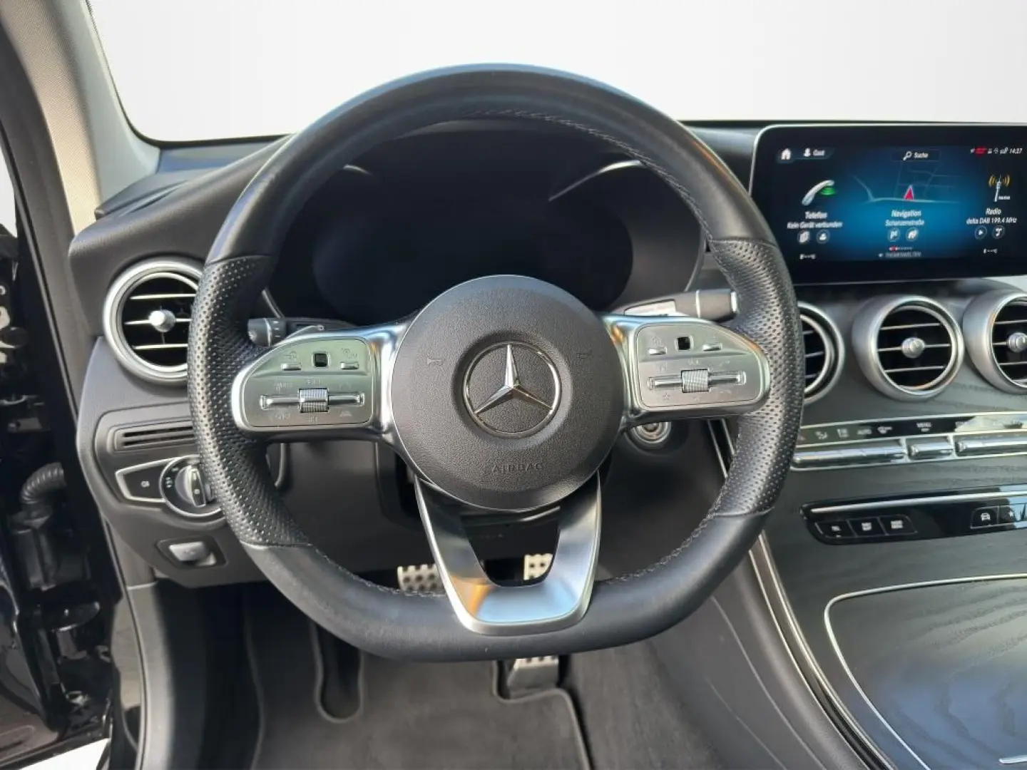 GLC 300 e 4M AMG PANO DISTRO AHK PDC LED KEYLESS
