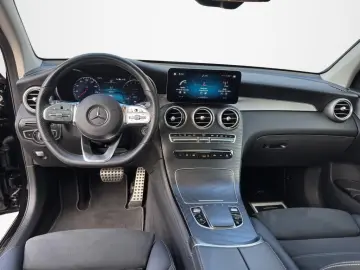 GLC 300 e 4M AMG PANO DISTRO AHK PDC LED KEYLESS