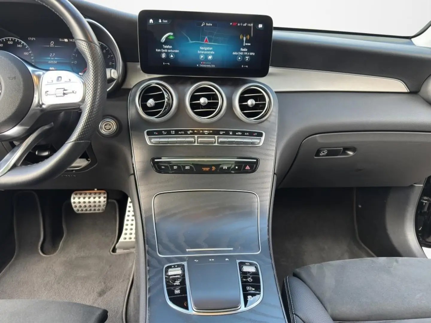 GLC 300 e 4M AMG PANO DISTRO AHK PDC LED KEYLESS