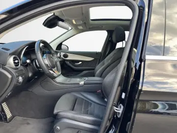 GLC 300 e 4M AMG PANO DISTRO AHK PDC LED KEYLESS