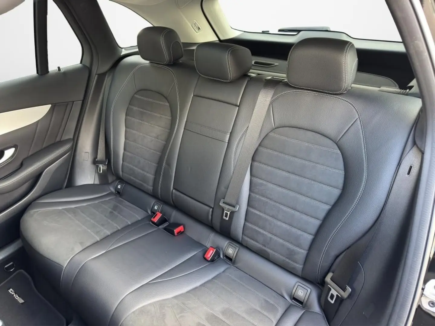 GLC 300 e 4M AMG PANO DISTRO AHK PDC LED KEYLESS