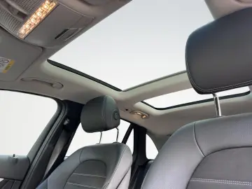 GLC 300 e 4M AMG PANO DISTRO AHK PDC LED KEYLESS