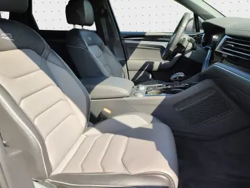 Touareg 3.0 TDI DSG 4Motion R-Line AHK  StHzg  K